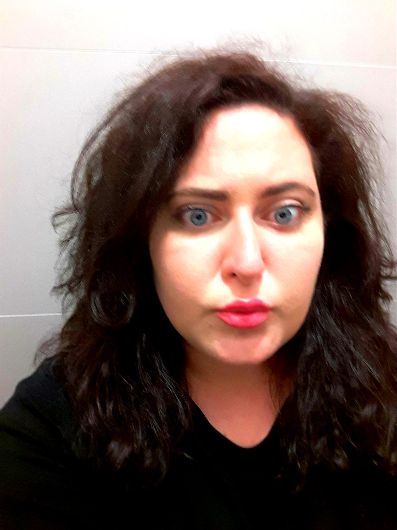 new hair, new me bullshit....su strasne kraaaaatke :(
