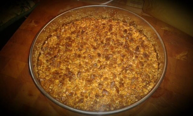moja sestricka napiekla svoj prvy kolac :) bez muky, cukru, s orechami, kokosom, ovocim a tak :) nom nom nom
