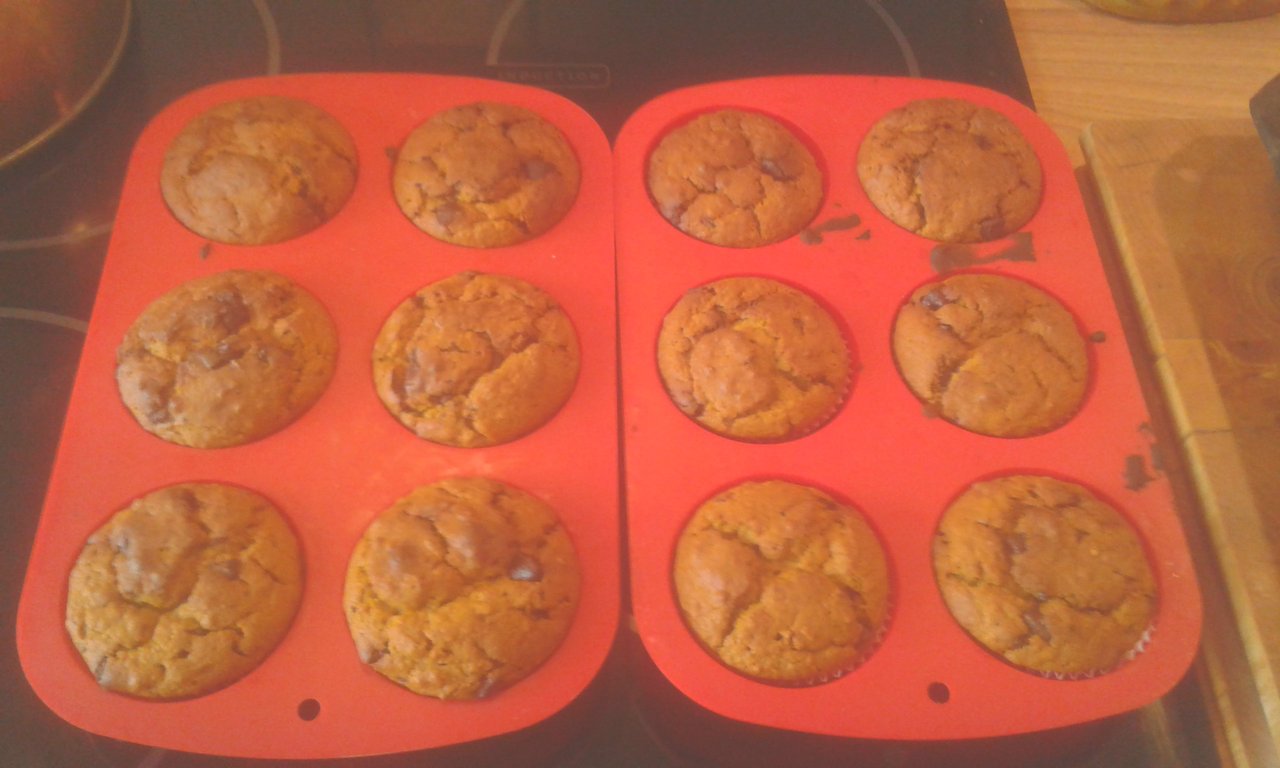 Tekvicovo-cokoladove muffiny, celozrnne, brutalne zdrave a chutne :) pumpkin spiced bitches !