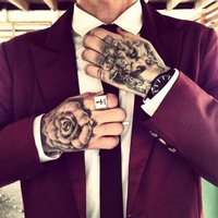 Ukážka z obrázkov v albume Tattoos