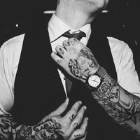 Ukážka z obrázkov v albume Tattoos