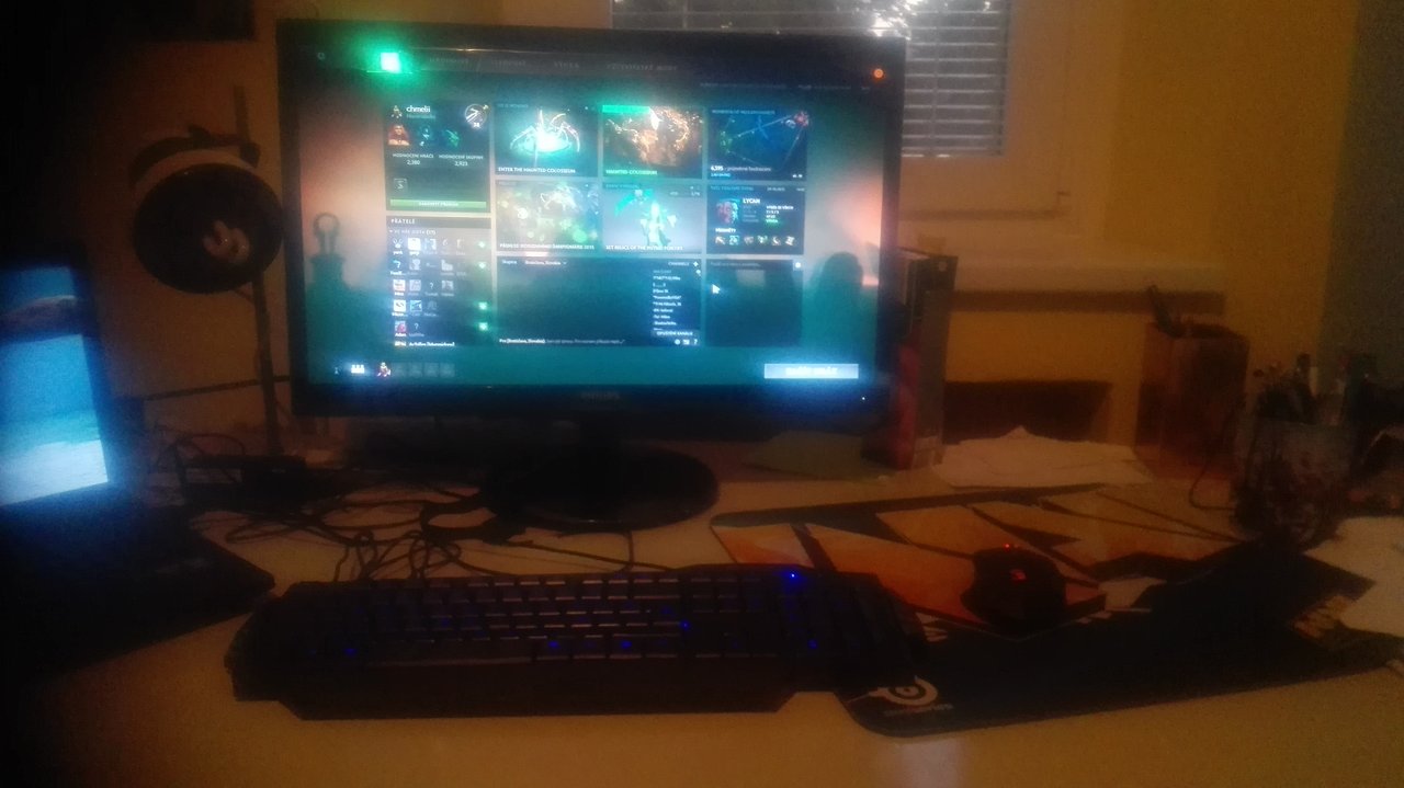 Konečne nemusím pozerať do notasu 24 palcový monitor a nová klávesnica :) 