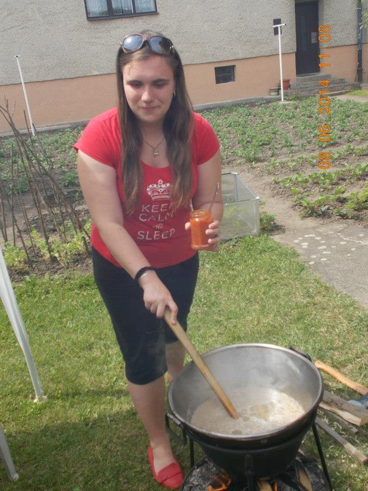 Troška staršia :)