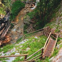 Medvedia dolina, asi najkrajšie miesto, ktoré som zatiaľ videla! Škoda, že sme prišli tak neskoro a nevyškrabali sa úplne hore. 