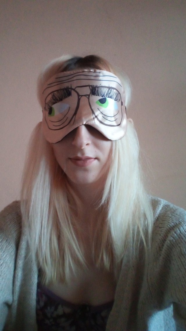 Že sa dnes konečne vyspím, keď si to poriadne na tie oči narazím? :D 