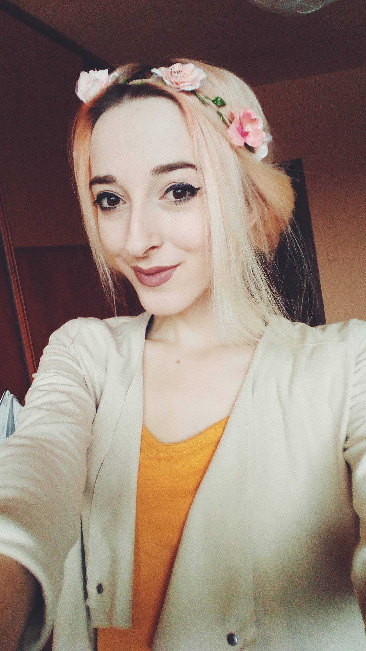 Páčim sa si dnes a po dvoch rokoch snáď mám aj iný odtieň rúžu ale nie je to tu vidieť zasa :DD 