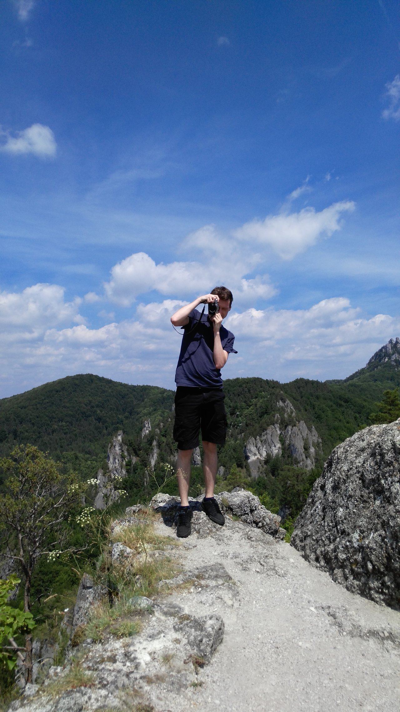 Zatiaľ najkrajší výlet na hrad aj keď tam z neho zostalo len okienko :) 