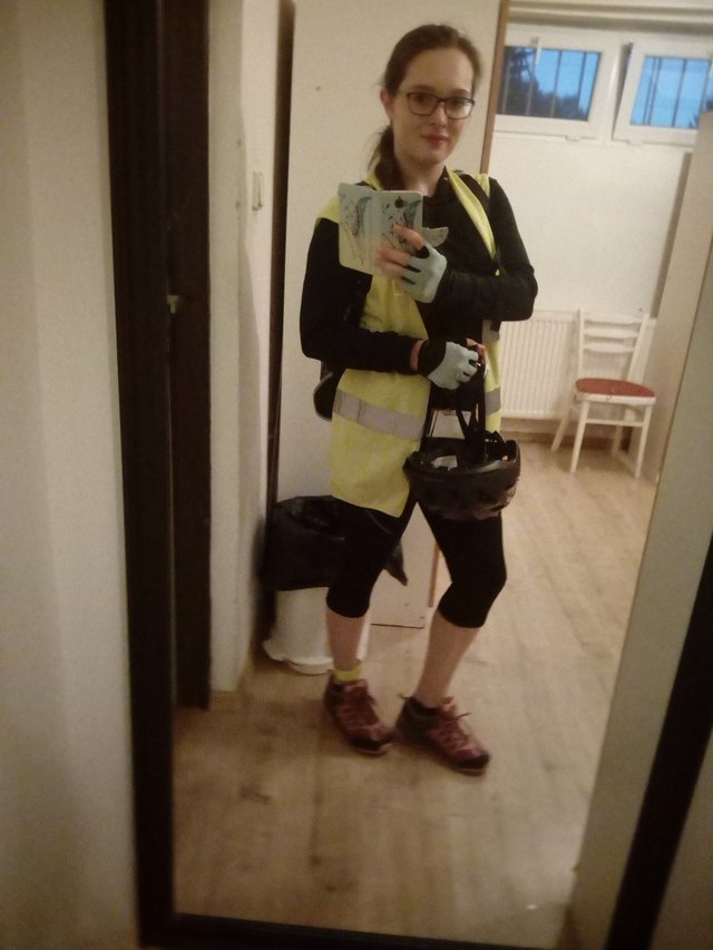 Môj dnešný bike outfit... všimli ste si to? . . . MIKINA! Som ráno skoro zomrela, keď som si išla nachytať bicykel a vyšla som vonku v krátkom tričku... ja chcem teplo