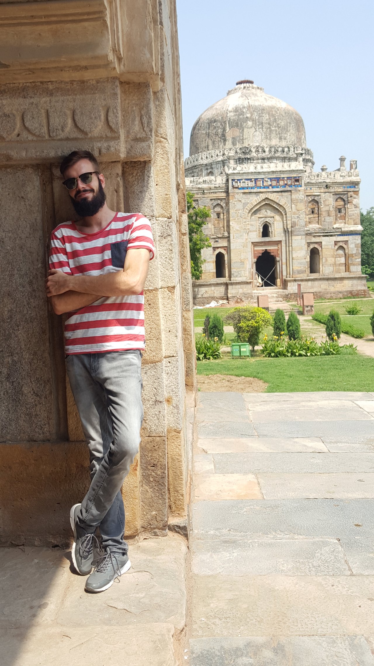 Hrobka neznámeho krála (moslimského ako inak) 
(Lodi Gardens, Dilì India)