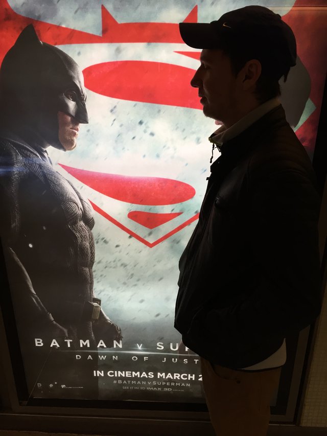 Batman vs Tomas....coskoro aj vo vasich kinach a v IMAX