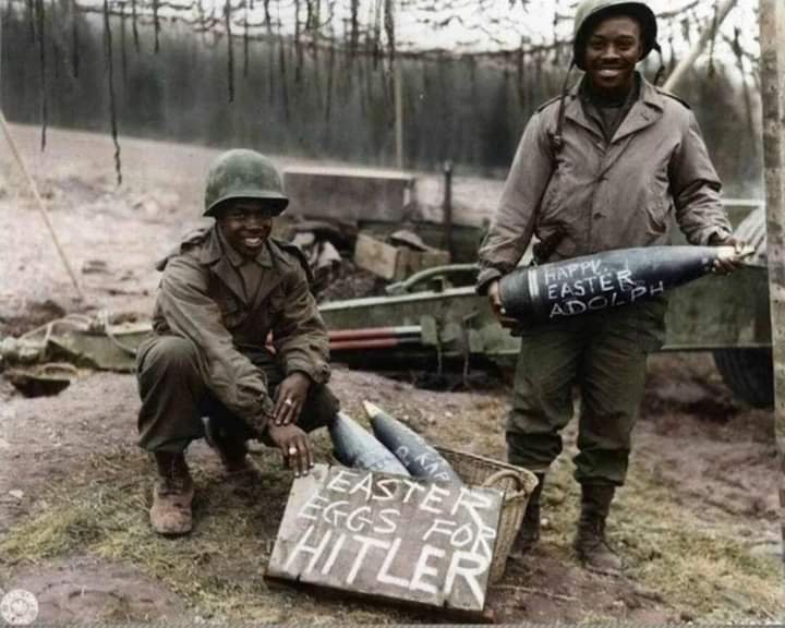 Malovanie velkonocnych vajicek v Nemecku (1945 colorised) 