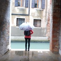 Kúpila som si v Benátkach dáždnik. A potom som ho musela pašovať a stratila som pri tom občiansky preukaz :D