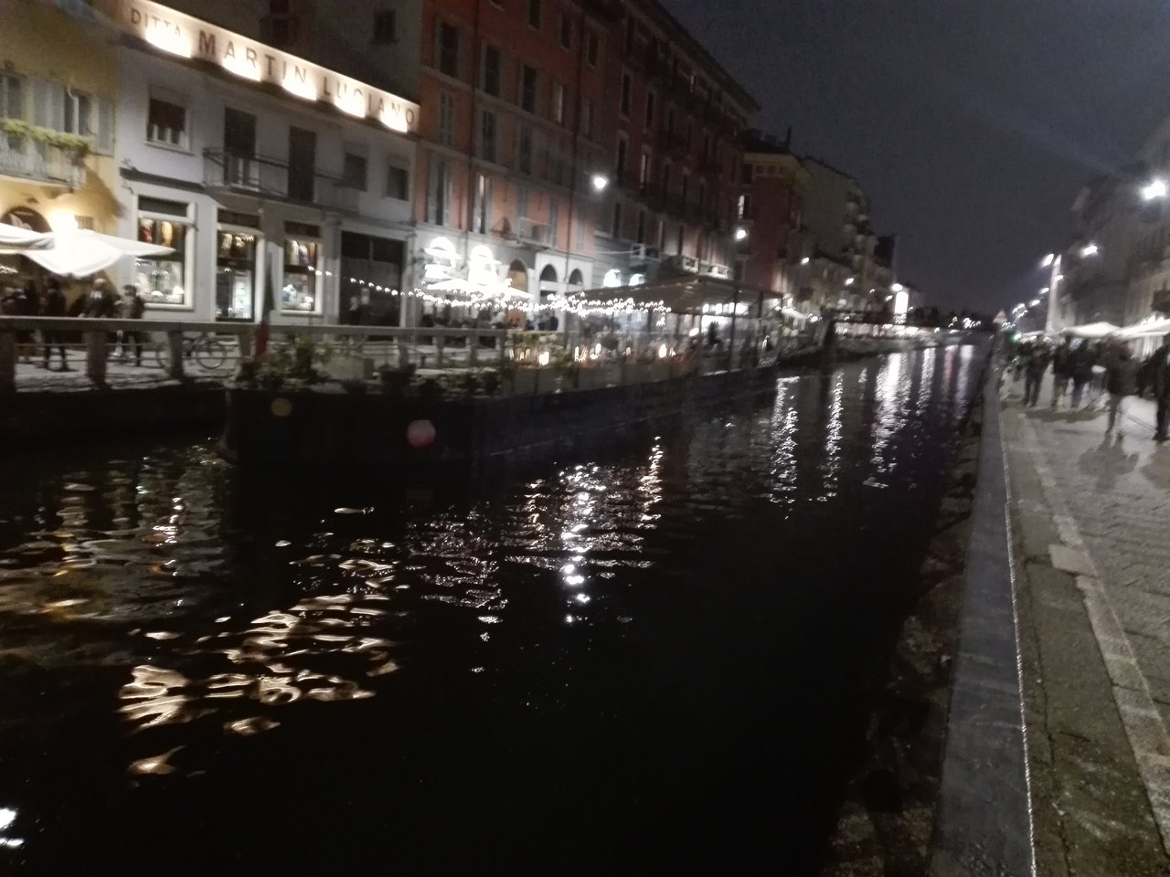 Zdravím z Talianska, toto je Naviglio Grande a je tu krásne :-)