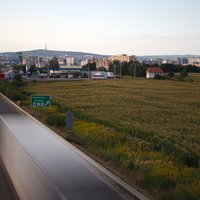 do hlavného mesta