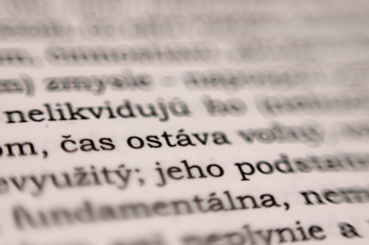 a fakt, keď otočíte 50 mm objektív, tak viete fotiť makro s malou hĺbkou ostrosti :D 