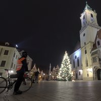 keďže doma nemáme a nebudeme mať vianočný stromček a ani svetielka, tak som si to odbicykloval k mestskému #vianoce2020 