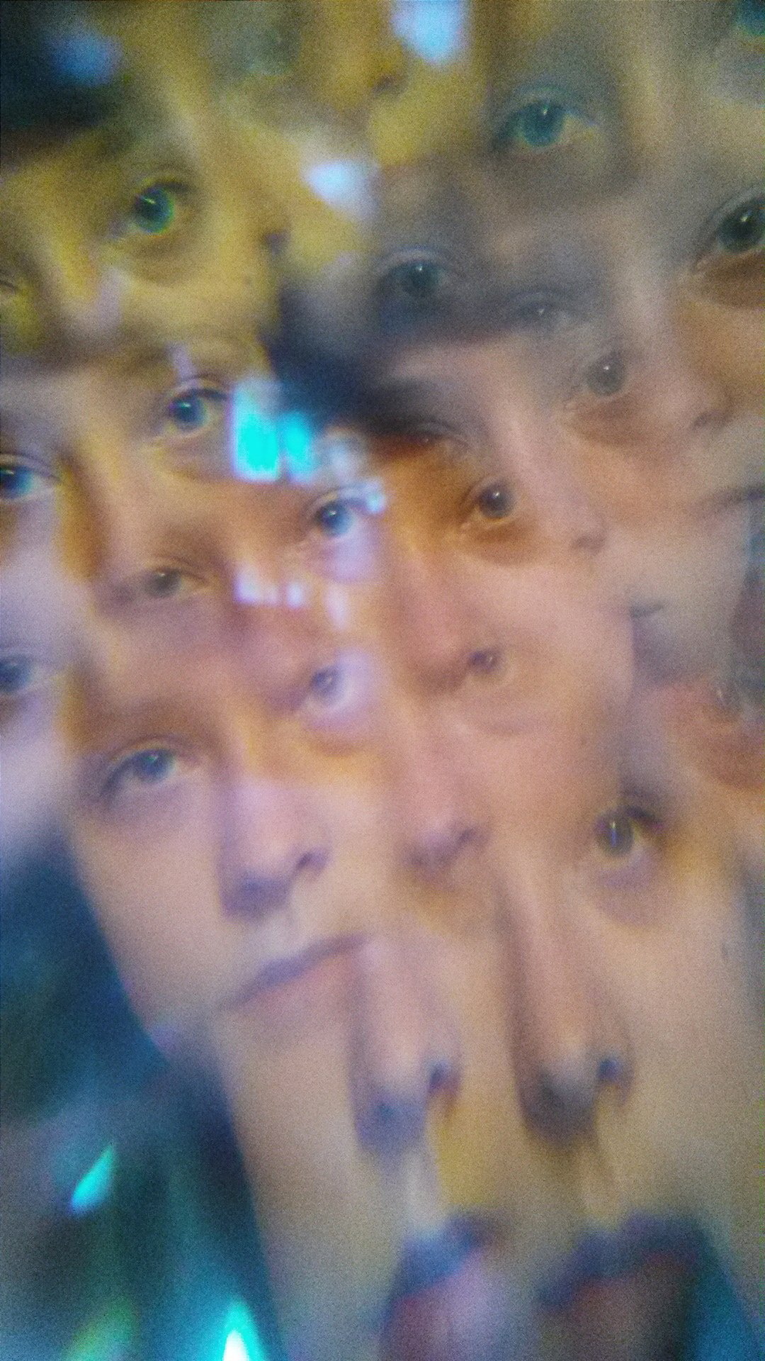 Keby niekoho zaujimalo ako pokračuje vývoj kaleidoskopickej čočky, tak takto.