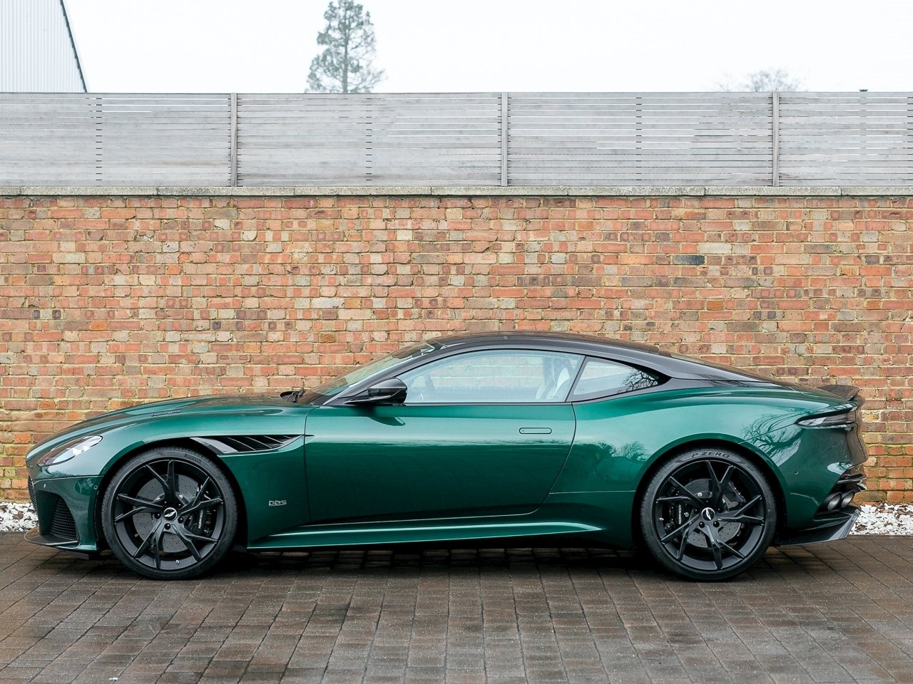 DBS Superleggera