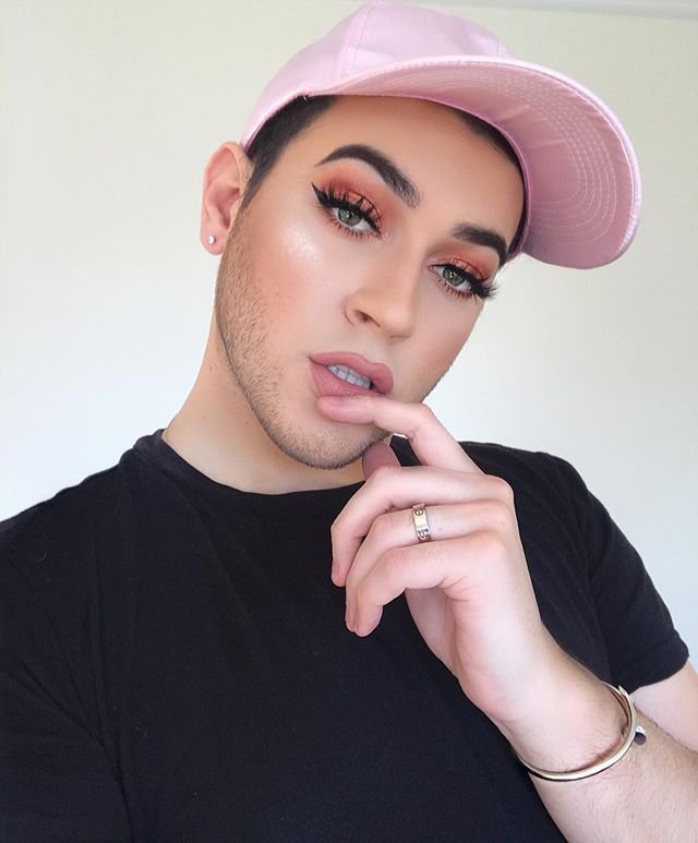 Manny Gutierrez - tvár značky Maybelline
