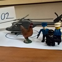 môj súkromný vrtuľník, ochranka, šoféri a strážny pes