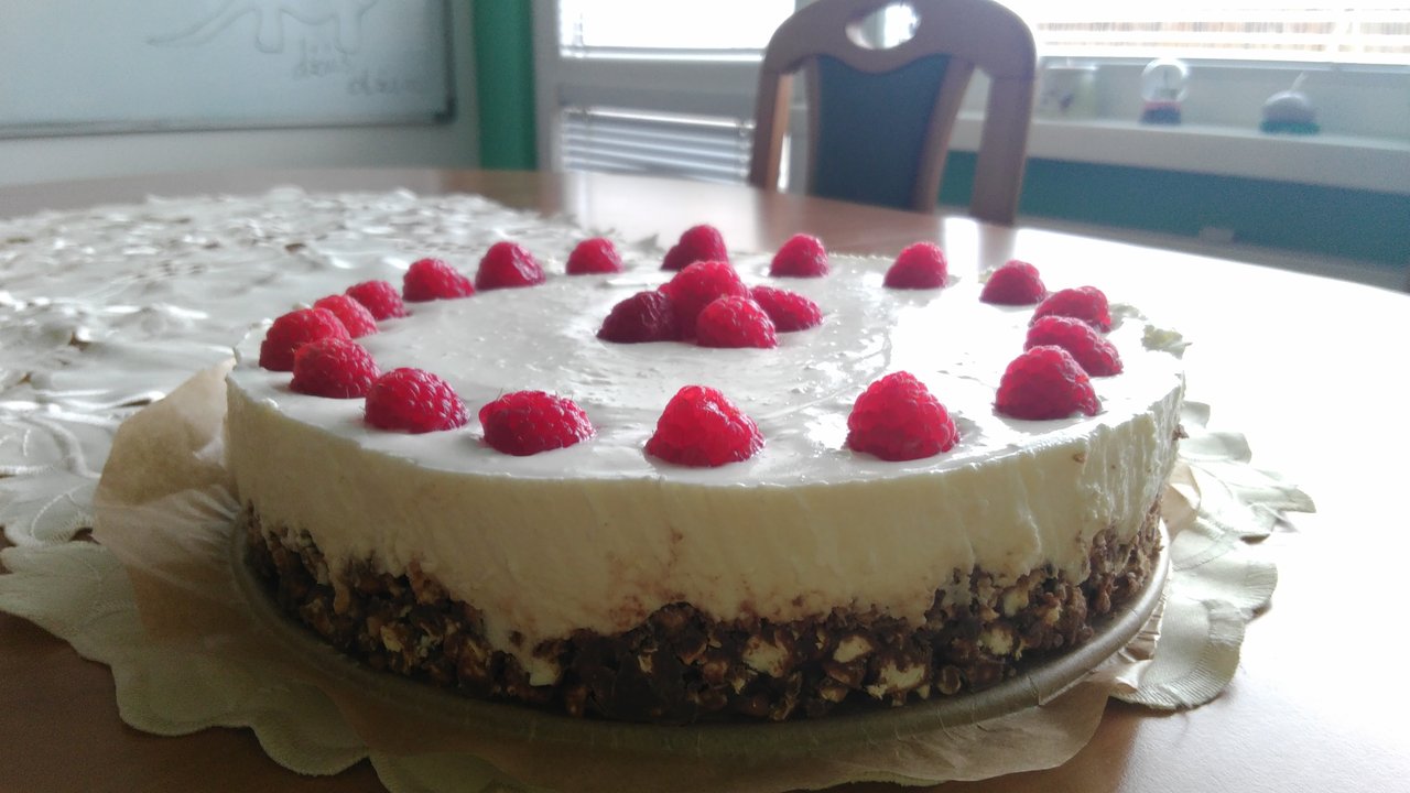 Neskromne konštatujem, že pukancová torta mi vyšla (: