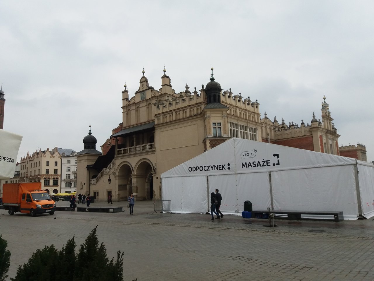 Krakow, stánok ponúkajúci masáže (ale kto vie?)