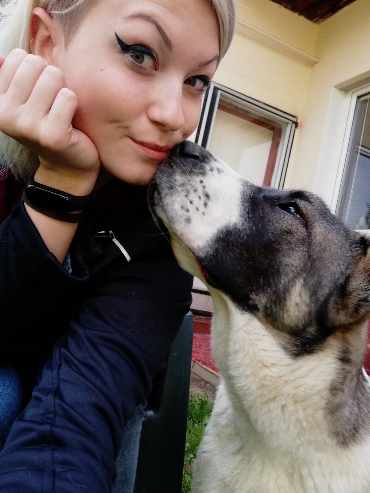 Zisťujem, že mám zvieratá skutočne radšej než ľudí.. :) polročné šteniatko :) 