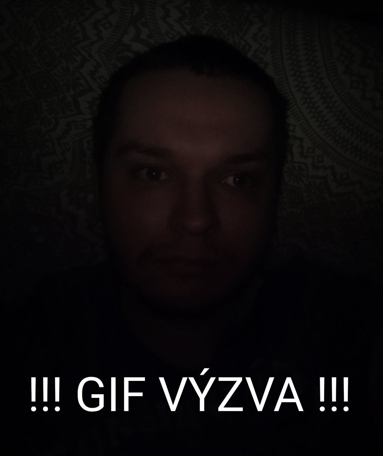 Sprav GIF samého/samej seba (najlepšie šialený :D) daj na B nejakú fotku a pod ňu ho daj!