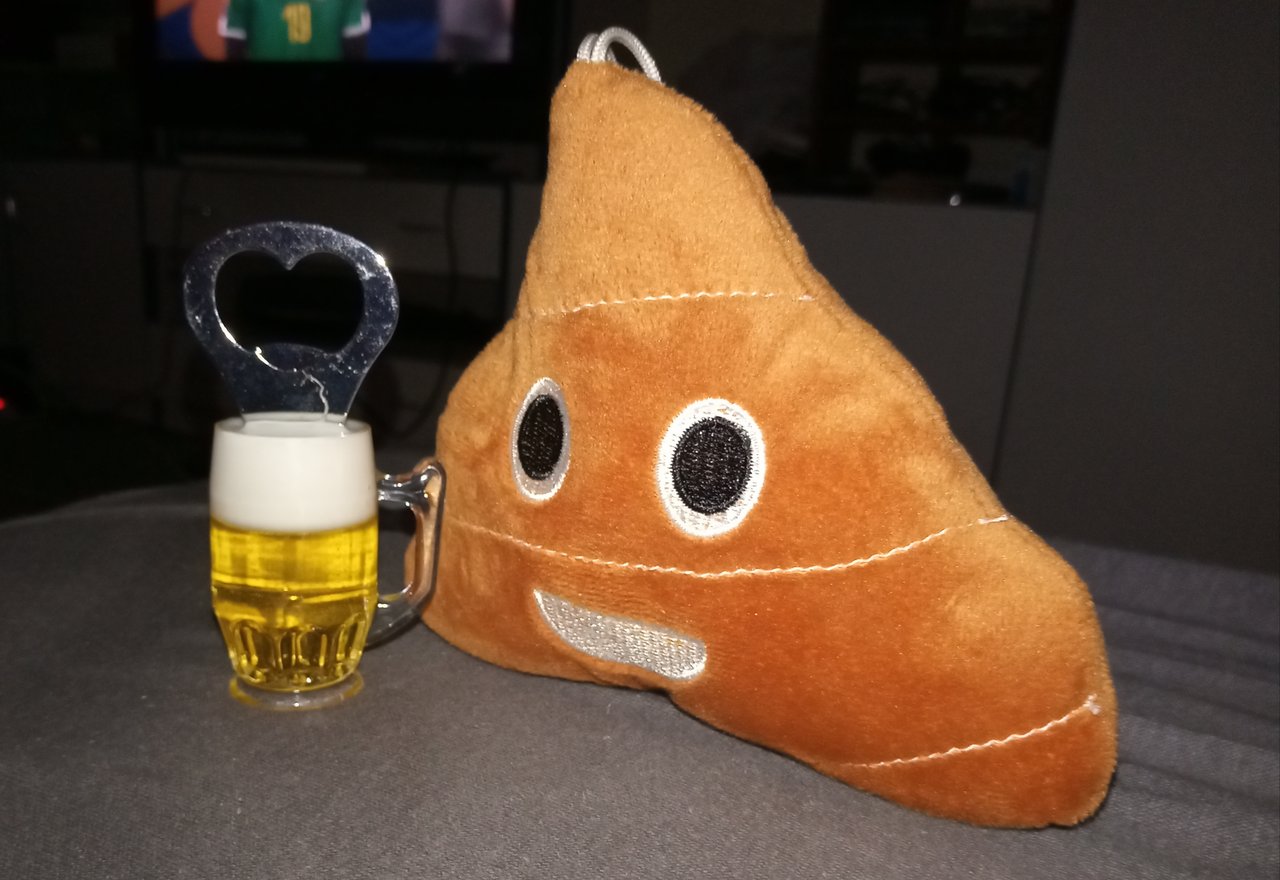 Hovno má konečne svoje pivo a nebude kradnúť moje... Kuknite sa ako sa teší ♥️