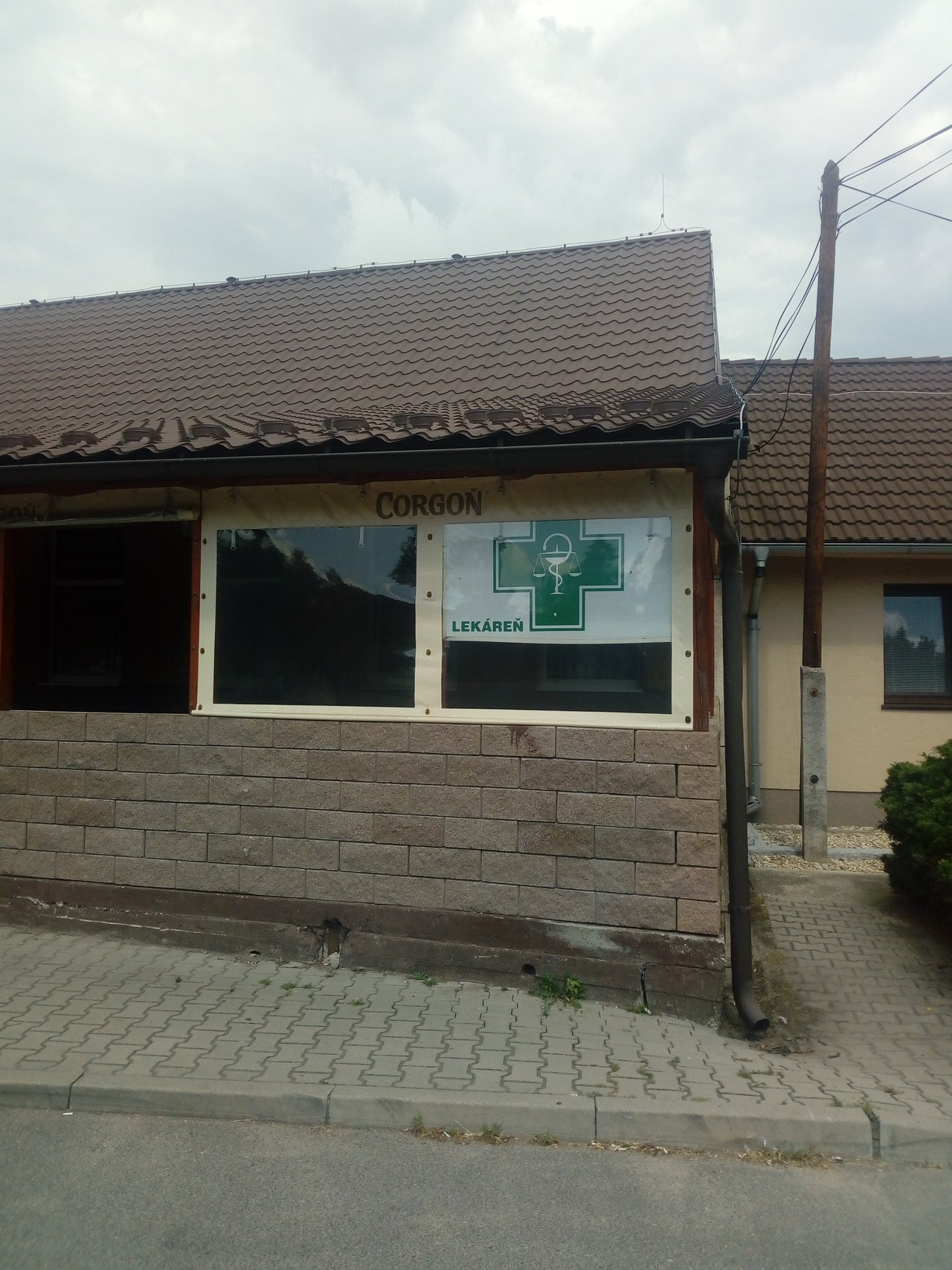Lekáreň v šenku to si dovolte :O tak to má byť také nájdete jedine na Záhorí ;D