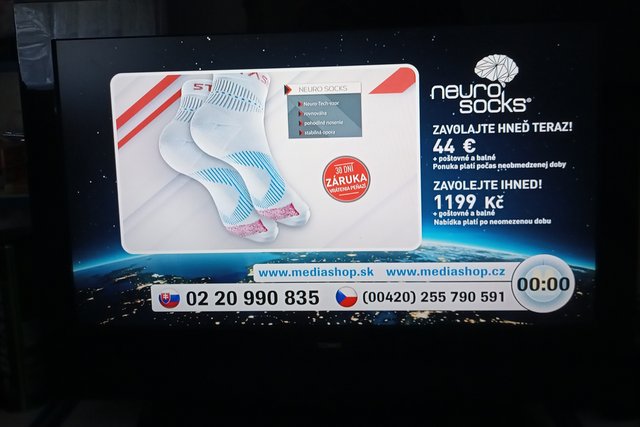 Tieto vesmírné ponožky len za skvelých 44€ vás udržia na nohách vždy ! Môžete v nich ísť aj najebaňi štyri celá ďevať promile a vyliečia všetky vaše zdravotné problémy a to se vyplatí ! Díky Broňa ďakujem ti zato ;) 