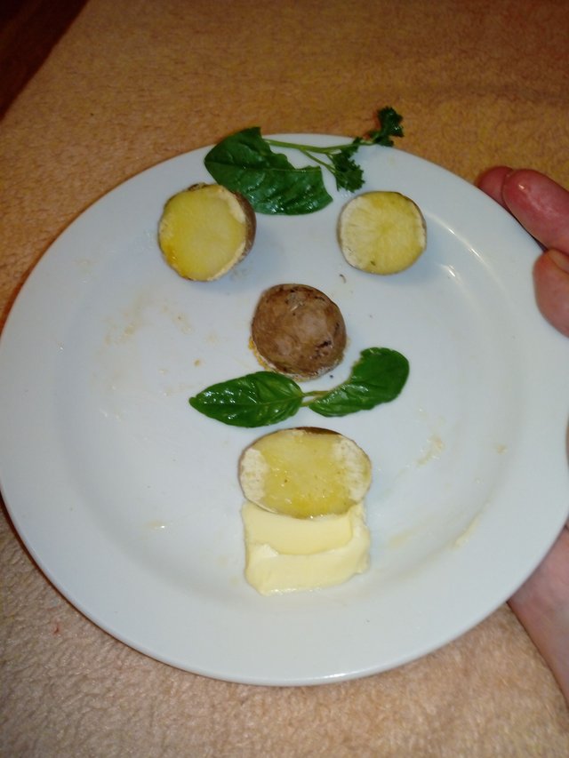 Ten spinavy tanier si nevsimajte treba setrit vodu uz som na nom mal nieco ine :D