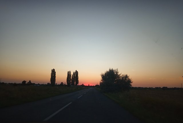 V dialke by ste mohli vidiet veterne mlyny v Rakusku ak by birdz neupravil fotku do este vacsej nekvality aku povodne ma :D