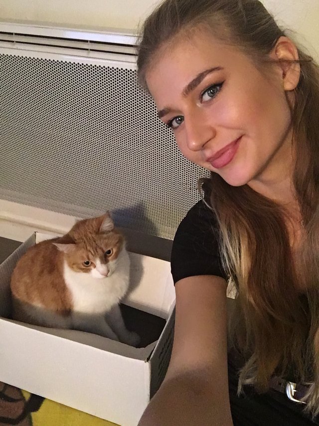 If It fits,I sits:) dnes mi zavolali ze som dostala robotu na monackú grand prix.. Co tam robia tie baby pri štarte ? Len stoja ?:DNič neviem o formulách ale snáď to bude pekný zážitok.. Pozdravujem vás uz som tu dlho nebola
