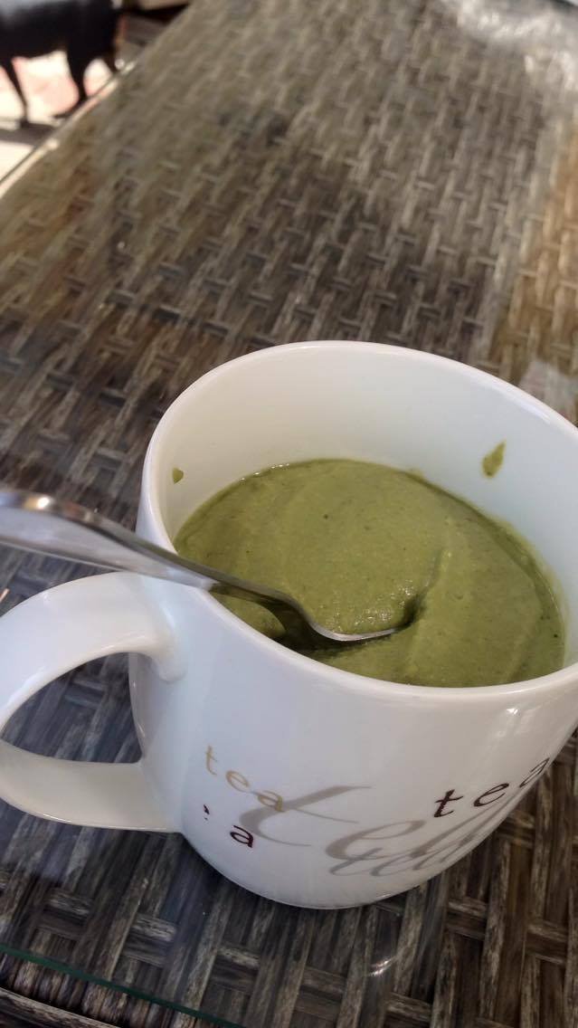 starka mi doniesla ehm smoothie.. :D bohvie ci sa  z toho nepokakam.
dobru chut teda