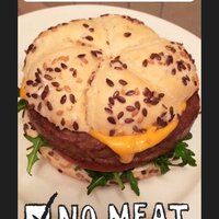 Fotka z insta, preto aj kktsky orezaná, ale viete aké to bolo fajne?! Vegan placka z kauflandu sa mi fakt veeeelmi zapáčila :) 