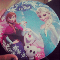 dnes som objavila krásne plechové nádobky s frozen ^^