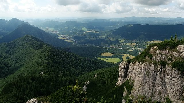 Ešte ráno v tomto raji, 
teraz bohužiaľ v BA kraji.
Stredné slovensko chýbaš