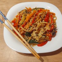 Pokus o vegan stir-fry noodles :)