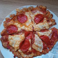 Moja prvá keto pizza (kto chce recept nech mi napíše) a nabudúce snáď bude vyzerať lepšie.