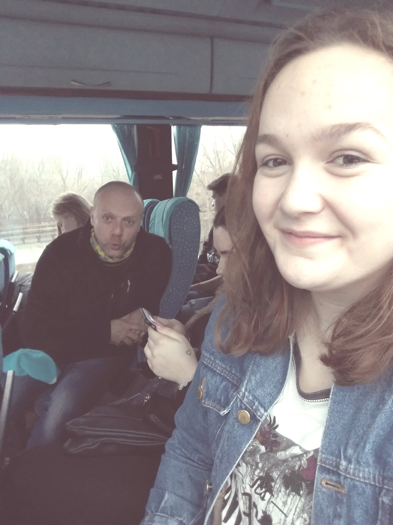 To celo si netreba vsimat, ale je to fotka tesne pred vyliatim kavy a huronskym smiechom. 