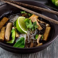 Dnes som mal pho, kimči, vegan cheeseburger a ešte aj zapatistickú kávu, všetko v jednom dni :D Treat yo' self! 