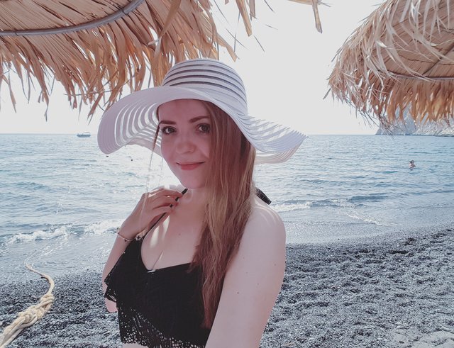 Slníme sa na Kamari 