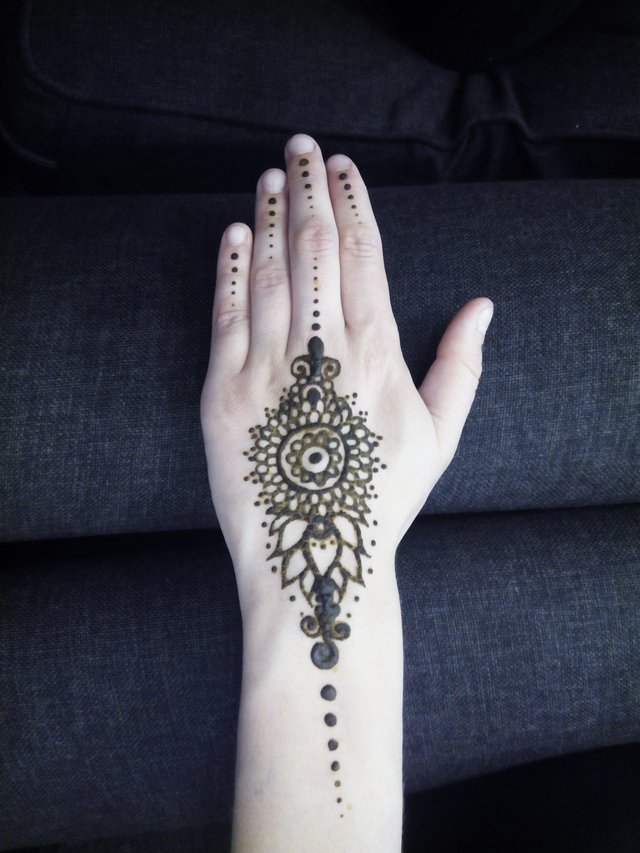 Včerajšia henna s krásnou @Amikadze :-) 