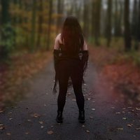 Ľudia nahovoria veľa vecí, hlavne online. Nenechaj ich aby ti diktovali ako sa máš správať, obliekať, s kým máš tvoriť pár. Len ty môžeš urobiť svoj život krásným a zmyselným. Rob veci tak ako ich cítíš, nie tak ako by ostatní chceli aby si ich robil. Sto