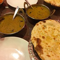 Daal a garlic naan v Indickej restike