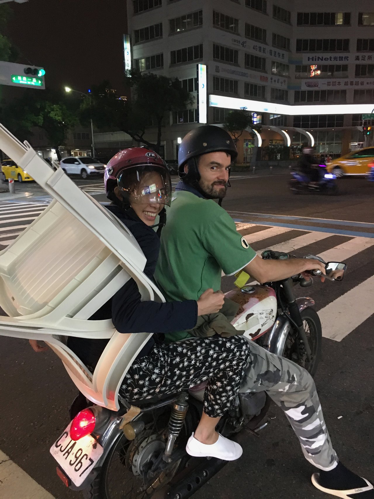 Takto sa nakupuje Taiwan-style. Kamos a jeho zena :D