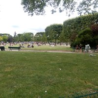 Paris .. Park pri Eiffelovke 