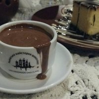 A takto si pràve vychutnávam syrnik(čízkejk)  a čokoládu v centre Ľvova na Ukrajine :D