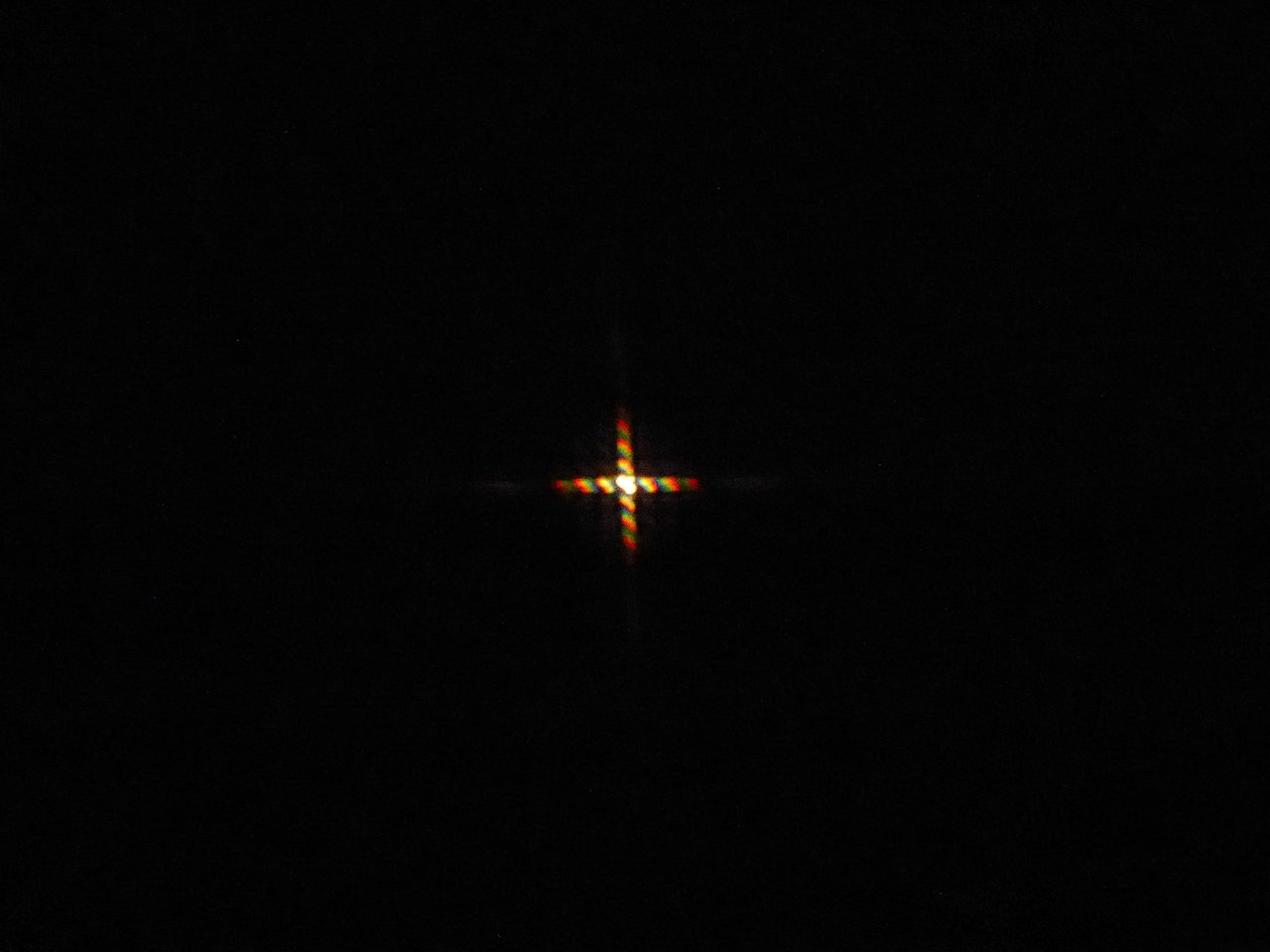 Neviem či som bol taký unavený, ale včera som najskôr odfotil UFO :) Táto foto je taká pekná hviezdičková, no video je lepšie. Najskôr som si myslel, že je to Mars, alebo Venuša, ale bleskovo to vyštartovalo. Myslím, že to boli vyslanci z Andromedy, ale n